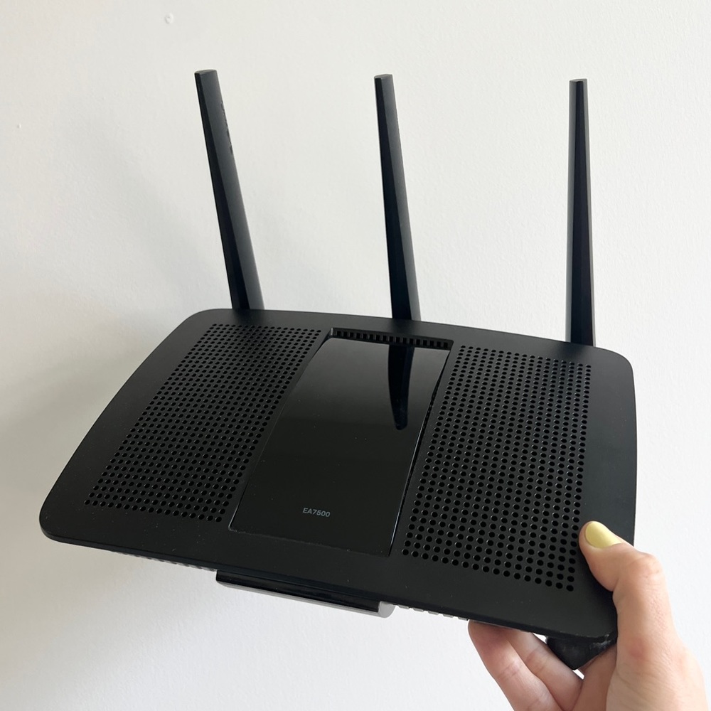 LINKSYS EA7500 V2 dual band 880 MHz wifi router for home